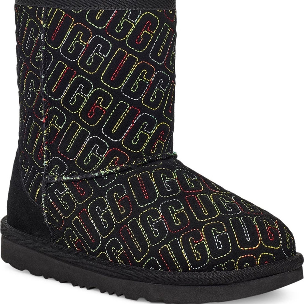 UGG kids Classic II graphic Short Boots new in box 3M